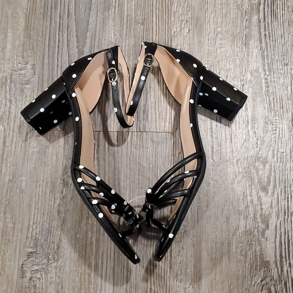 Bandolino Paisler Sandal Size 8.5